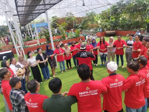 Kenyamanan fasilitas wisata: Area resto yang luas untuk makan siang bersama keluarga