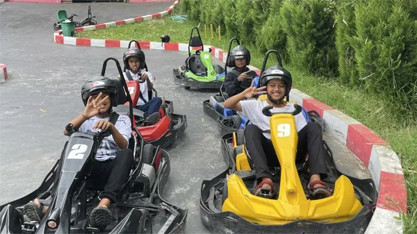 Fasilitas Tiket Terusan: Anak-anak bebas menikmati berbagai wahana permainan seru