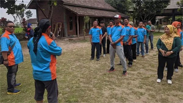 Aksi seru rombongan family gathering menaklukkan jeram Sungai Kasembon yang menantang