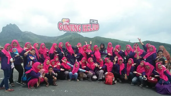 Eksplorasi puncak Gunung Kelud: Menikmati panorama kawah dan kubah lava yang memukau