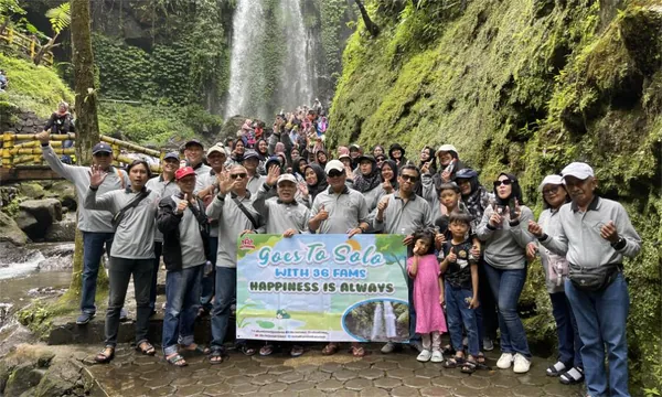Petualangan Offroad Jeep menembus Hutan Pinus lereng Gunung Lawu yang sejuk dan berkabut