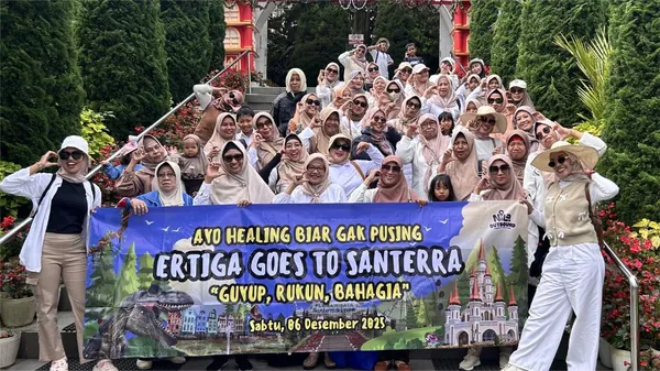 Foto bersama keceriaan rombongan family gathering di San Terra Del Ponte
