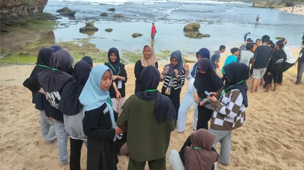 Adrenalin Lava Tour Merapi: Menjelajahi bunker Kaliadem dan jalur lahar menggunakan Jeep terbuka