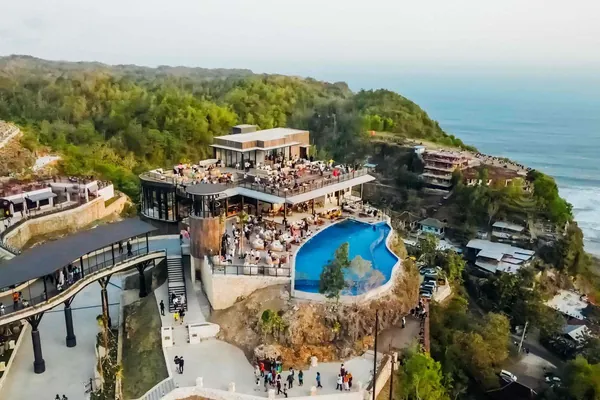 Pemandangan spektakuler Samudra Hindia dari Obelix Sea View: Destinasi gathering mewah di atas tebing
