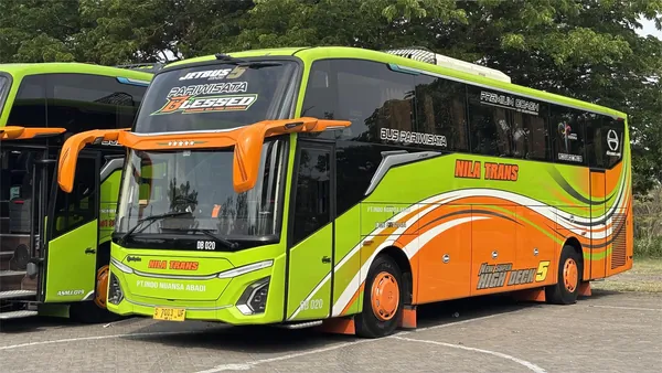 Blessed adalah salah satu armada Nila Trans JB 5