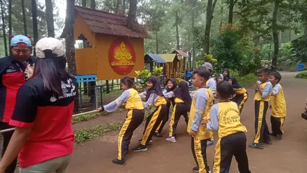 Tantangan outbound kreatif yang seru dan mengedukasi di area terbuka