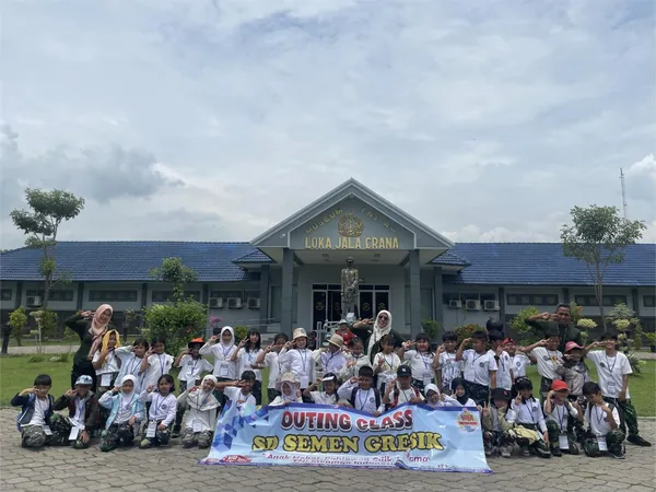 Sesi tanya jawab siswa tentang sistem galaksi di Planetarium