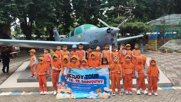 Dokumentasi rombongan outbound edukasi di area Suncity Waterpark
