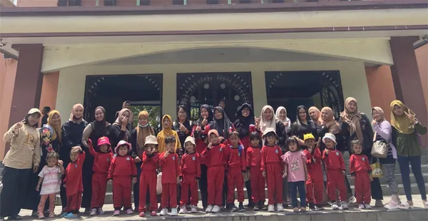 Dokumentasi kelompok siswa sekolah setelah mengikuti kegiatan cooking class