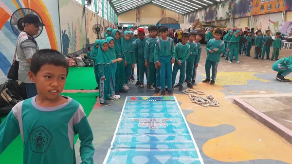 Outbound fun games di Baloga untuk melatih kerjasama dan kekompakan tim siswa