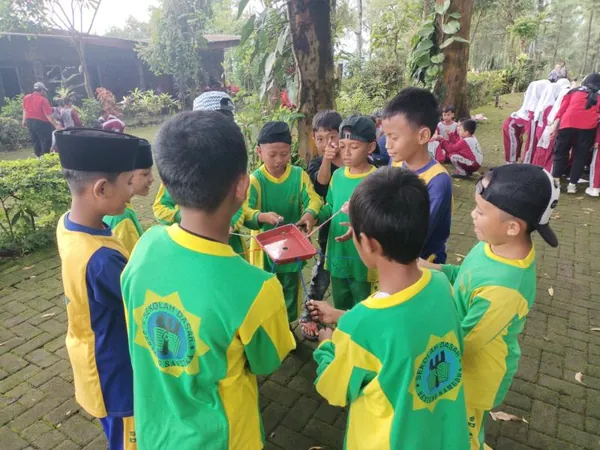 Paket trip seimbang: Pembangunan karakter melalui outbound dan rekreasi air yang seru