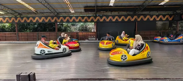 Siswa belajar tentang pentingnya menjaga ekosistem melalui narasi pemandu Taman Safari