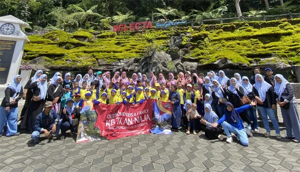 Tiba di Taman Rekreasi Selecta: Menikmati udara sejuk pegunungan dan pemandangan taman bunga