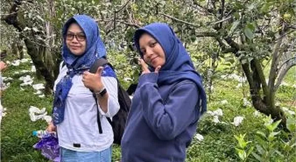 Fasilitas kolam renang Selecta yang jernih dan segar sebagai sarana rekreasi air rombongan