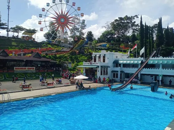 Paket liburan sekolah praktis: Gabungan keindahan alam dan 8 wahana seru Selecta