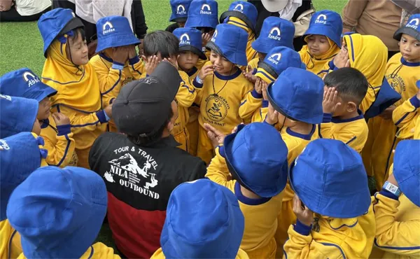 Fasilitas kereta wisata yang membawa rombongan berkeliling seluruh area San Terra Pujon