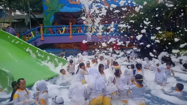 Suasana relaksasi di kawasan wisata Sengkaling setelah kegiatan fisik yang padat