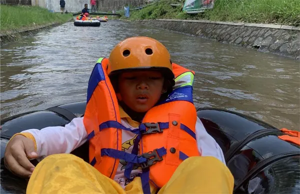 Kegiatan Fun Outbound: Melatih kekompakan dan kerjasama tim siswa di area terbuka