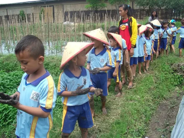 Zona peternakan Kampung Kidz: Interaksi edukatif siswa dengan hewan ternak