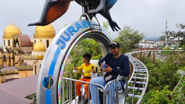 Keceriaan siswa sekolah saat mengeksplorasi Museum Dino di Jatim Park 3 Kota Batu