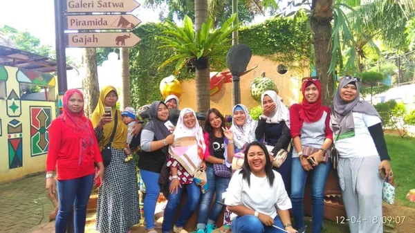 Pemandangan indah pantai utara Jawa dari area taman bermain Wisata Bahari Lamongan